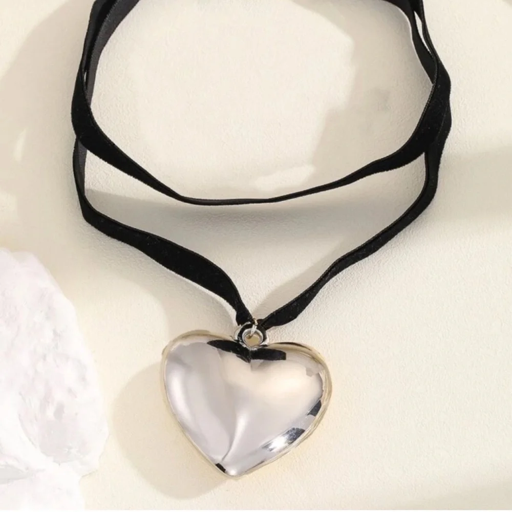Y2K 90s Silver Heart Charm Velvet Choker Statement Necklace - Picture 2 of 7